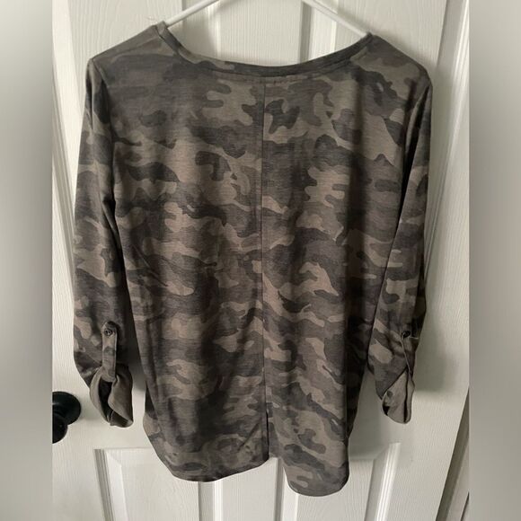 June & Delaney camouflage women’s shirt - Picture 3 of 5